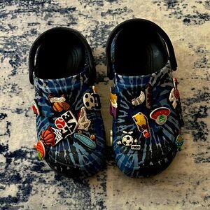 Kids Blue Patterned Clogs with Fun Charms